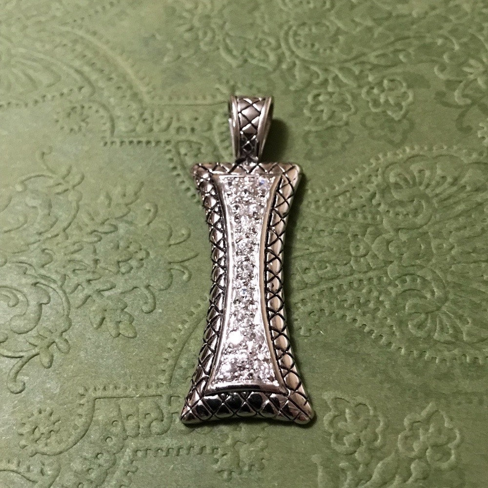 ⭐️Host Pick⭐️ Silver Pendant with CZ Stones - gorgeous quality